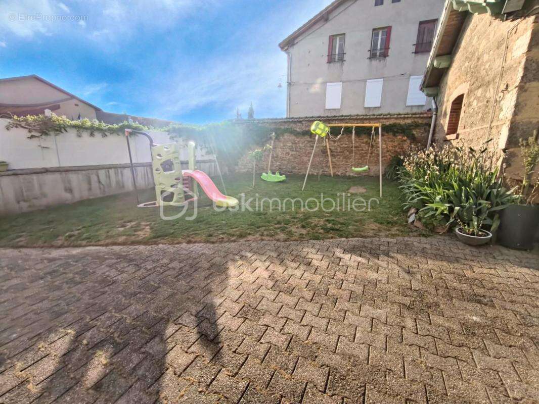 Maison à NOIRETABLE