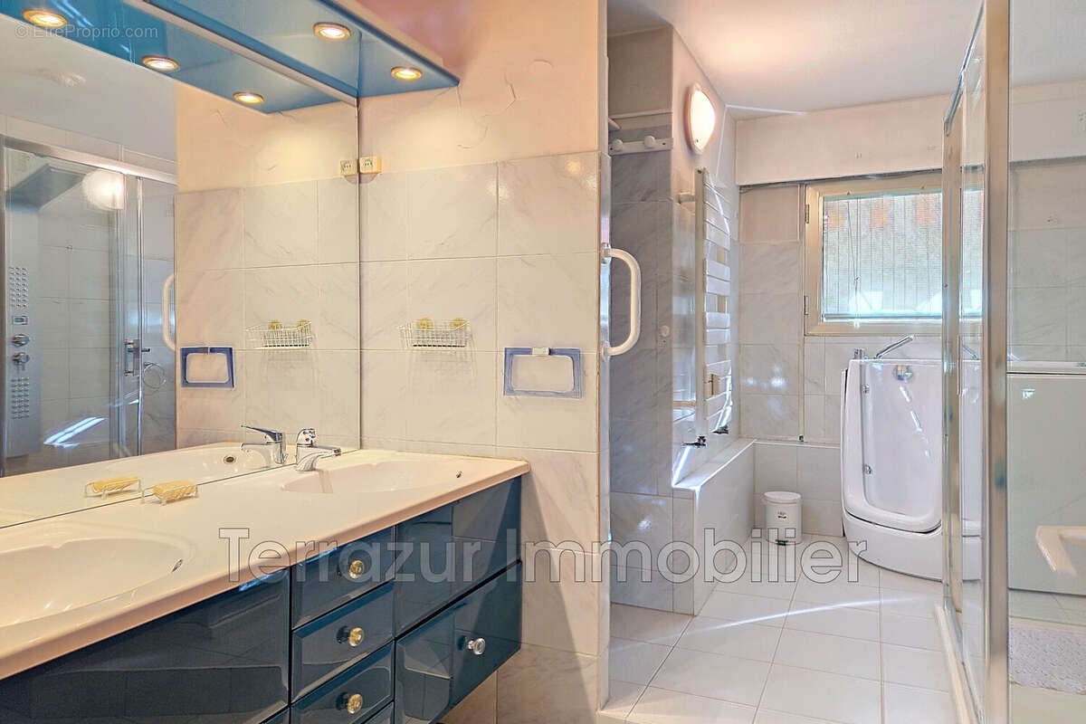 Appartement à VALLAURIS