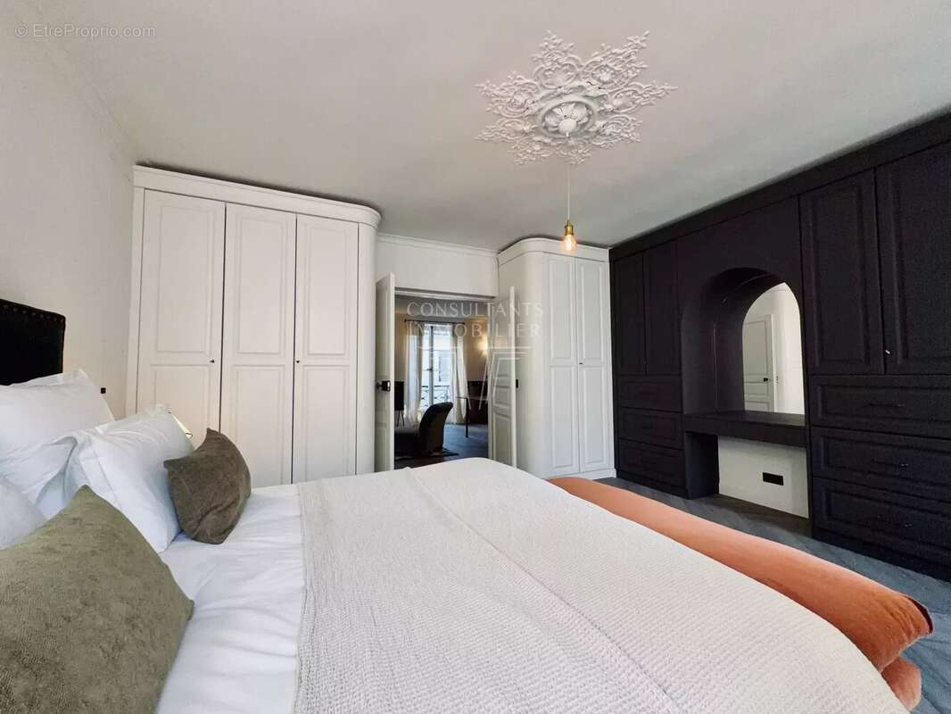 Appartement à PARIS-7E