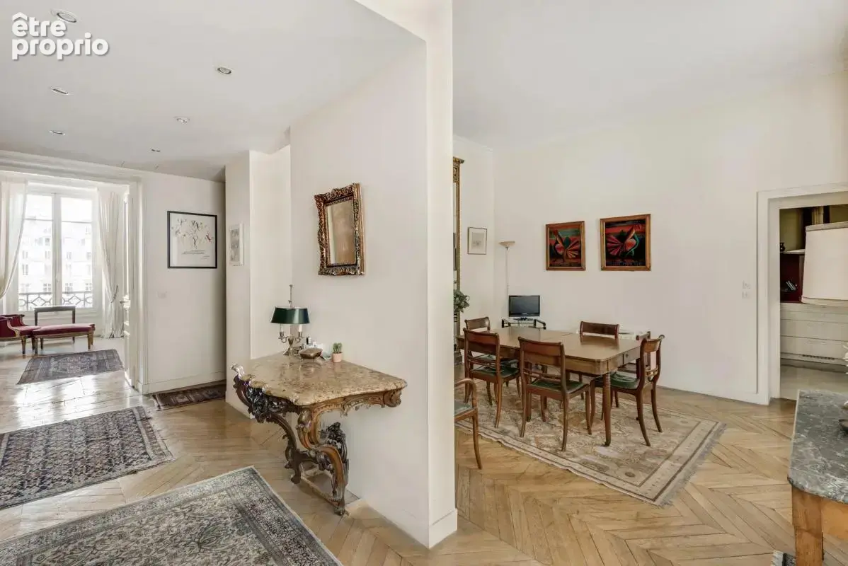 Appartement de 5 pièces de 119 m² situé à Paris - photo 5