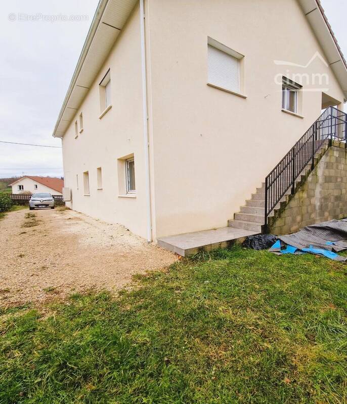 Appartement à LA CHAPELLE-DE-LA-TOUR