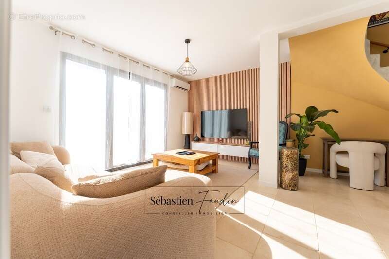 Maison à LE CASTELLET