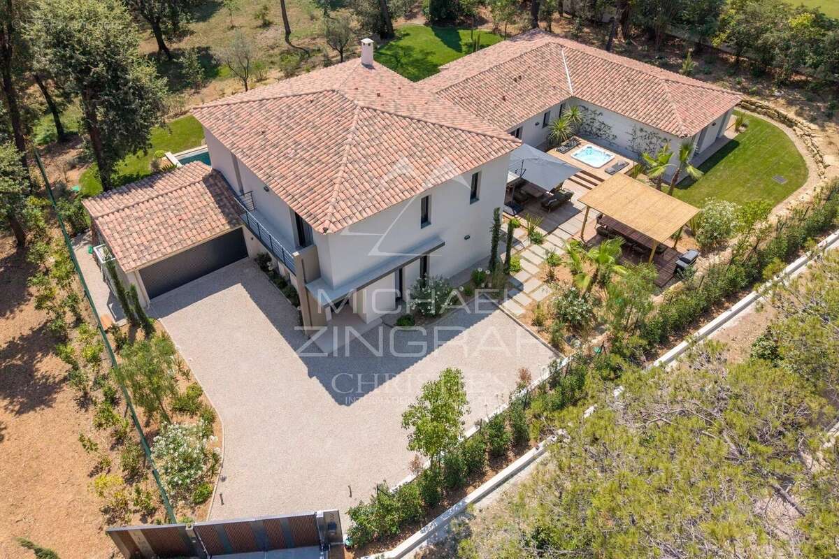 Mougins – Villa familiale rénovée dans un domaine confidentiel - photo 13