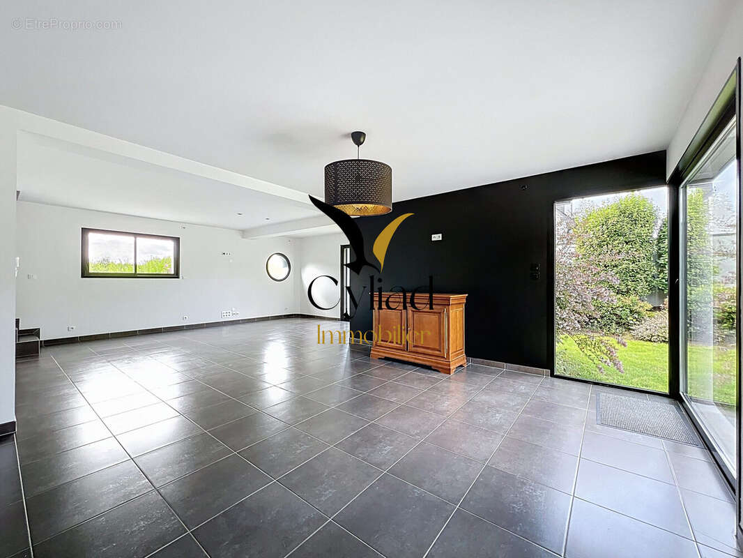 Maison à PLOUER-SUR-RANCE