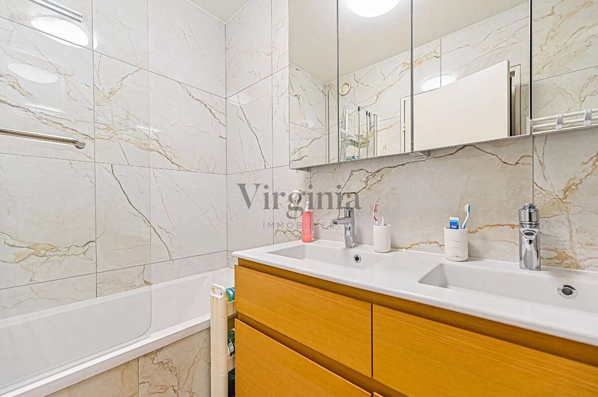 Appartement à CHARENTON-LE-PONT