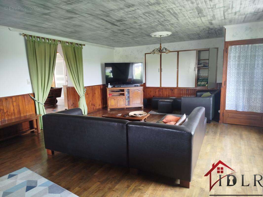 Maison en pierre non mitoyenne 220 m2 - 5 chambres - terrain - photo 4