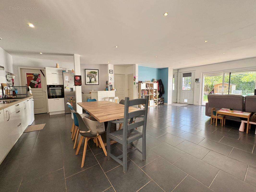 Appartement à CHENOVE