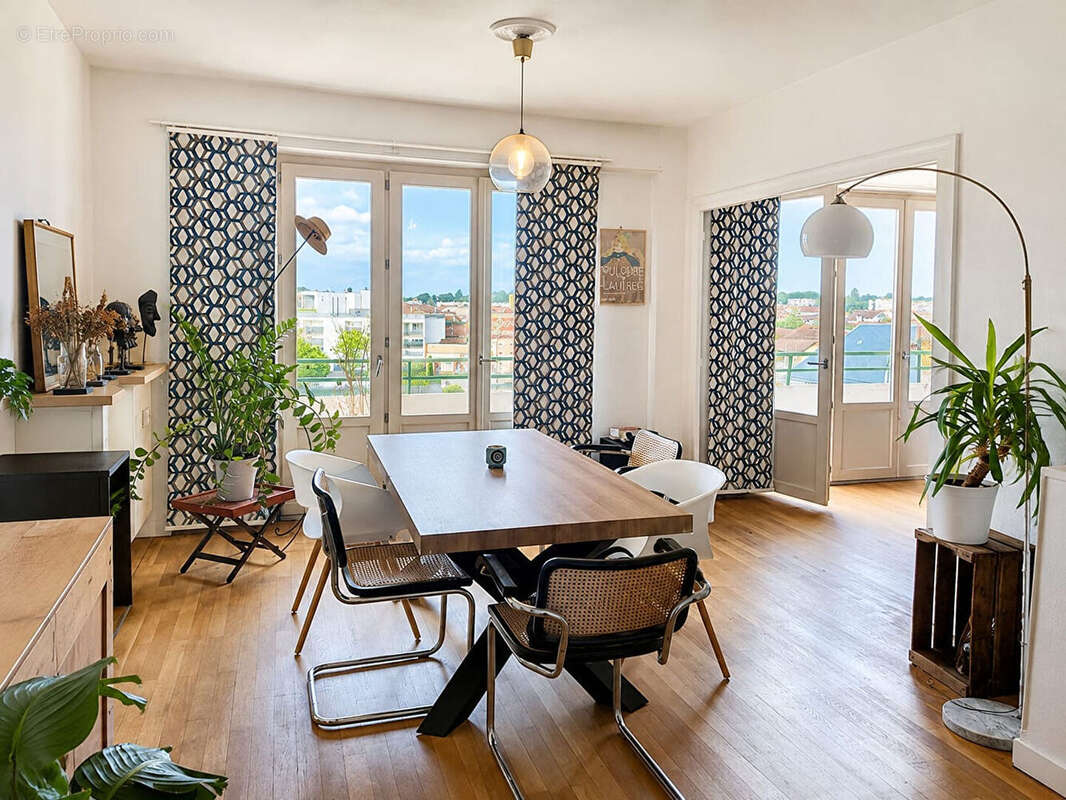 A VENDRE ROANNE CENTRE VILLE, Appartement de type 4 de 91.28 m2 - photo 2