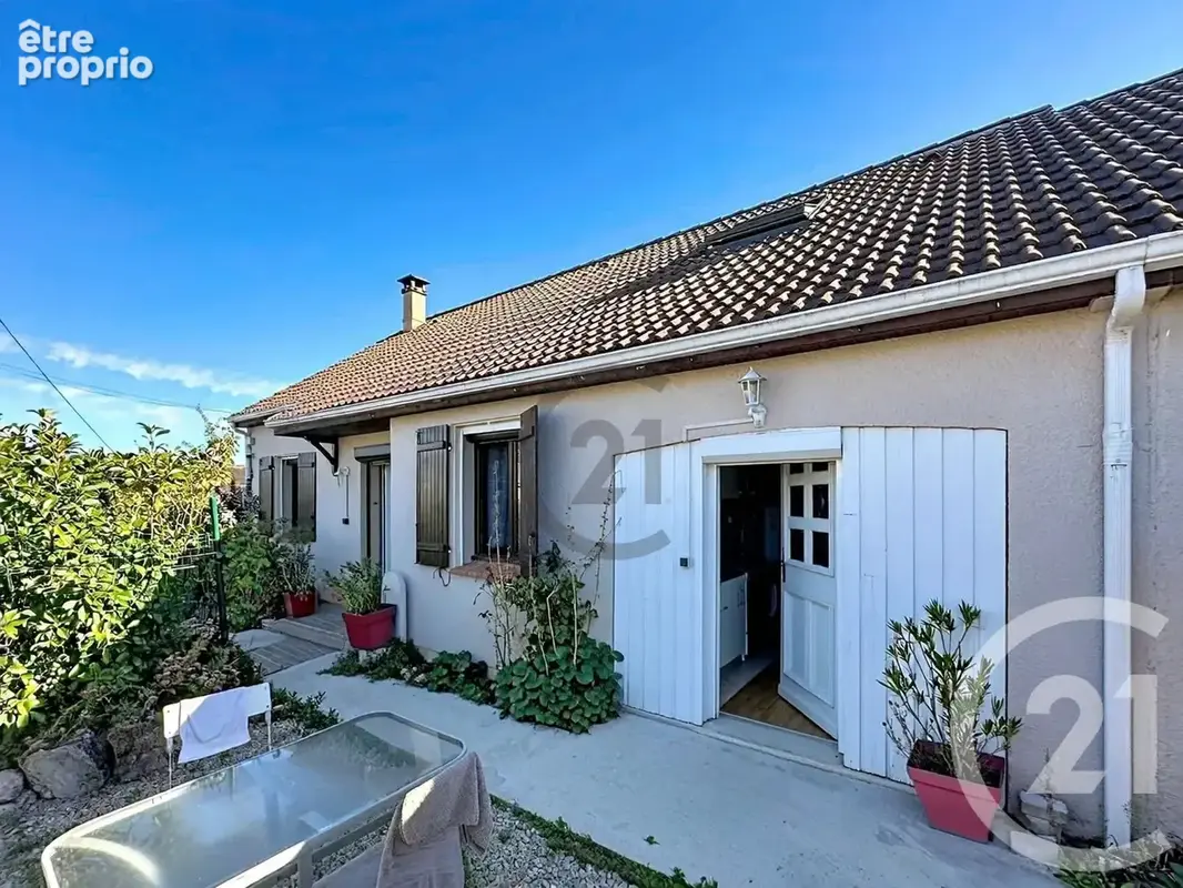 Photo Maison à Sainte-Colombe au prix de 258 000€