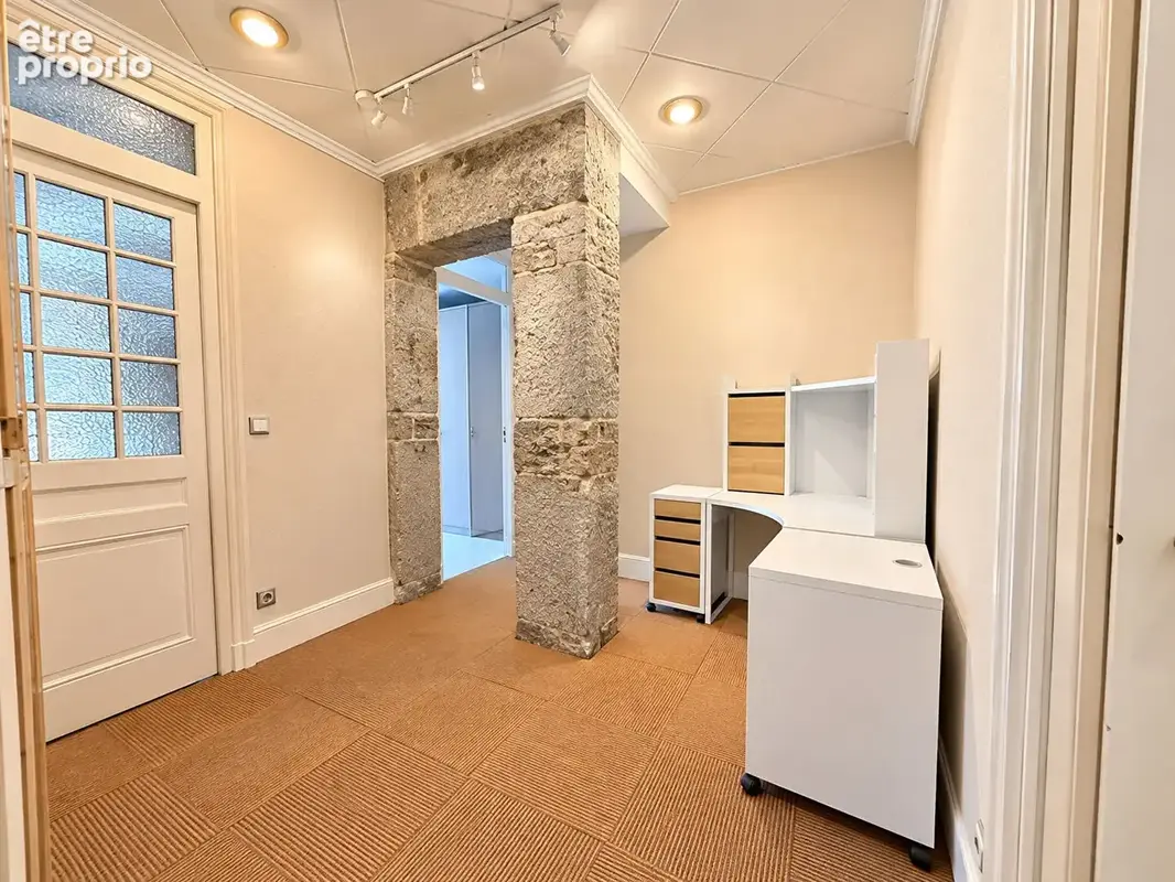 Lyon 3ème Garibaldi T4 97m²  Quatrième étage avec ascenseur, caves, grenier et garage - photo 3