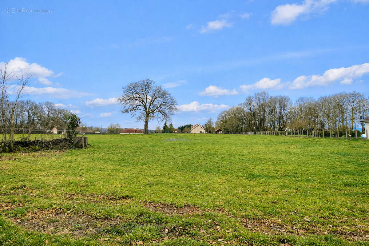Terrain à DUN-LE-PALESTEL