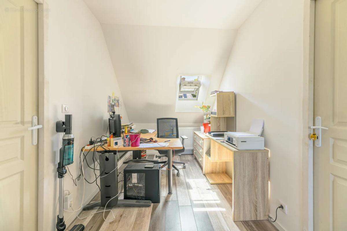 Maison de 5 pièces de 102 m² à Villechauve - photo 8