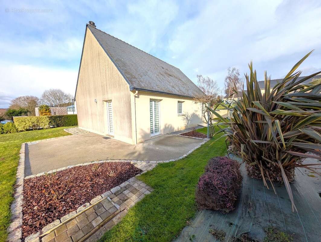 Maison à LA CHAPELLE-CARO