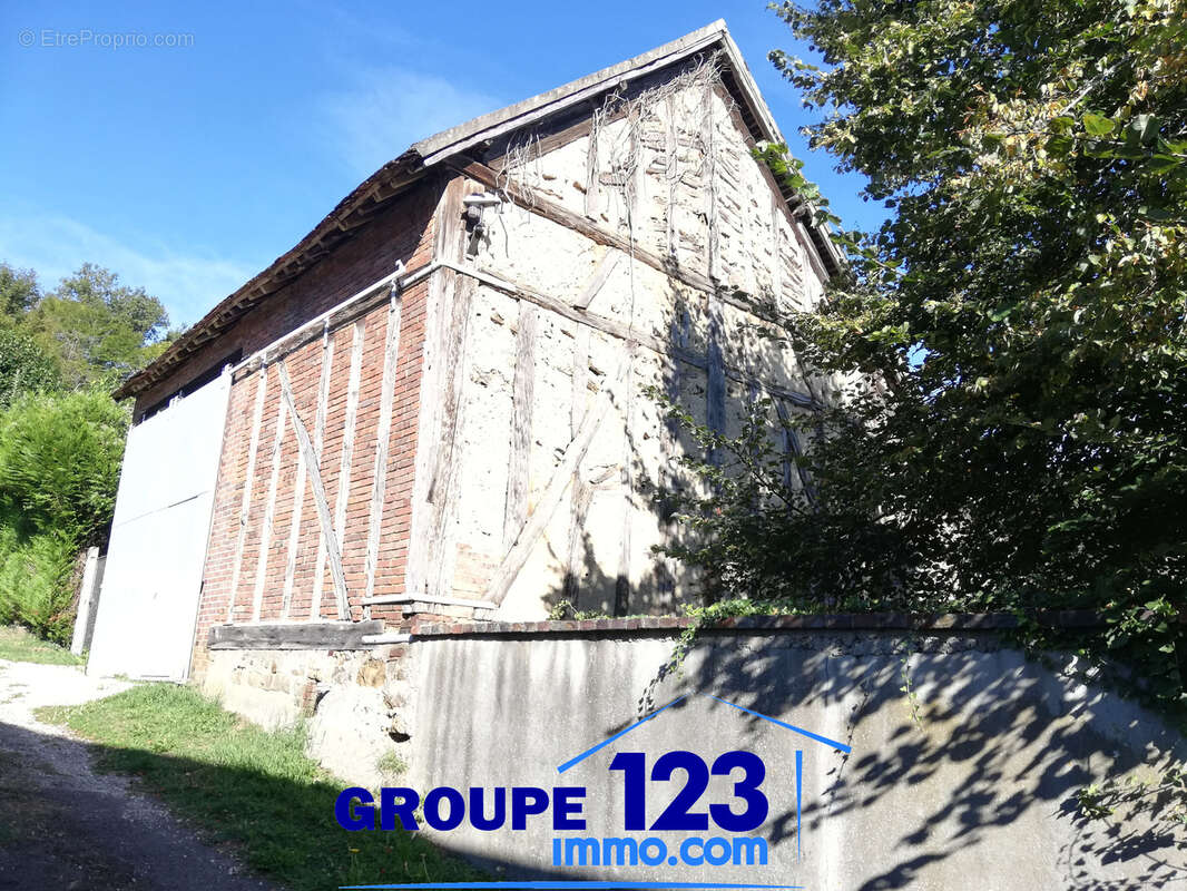 Maison à LA FERTE-LOUPIERE