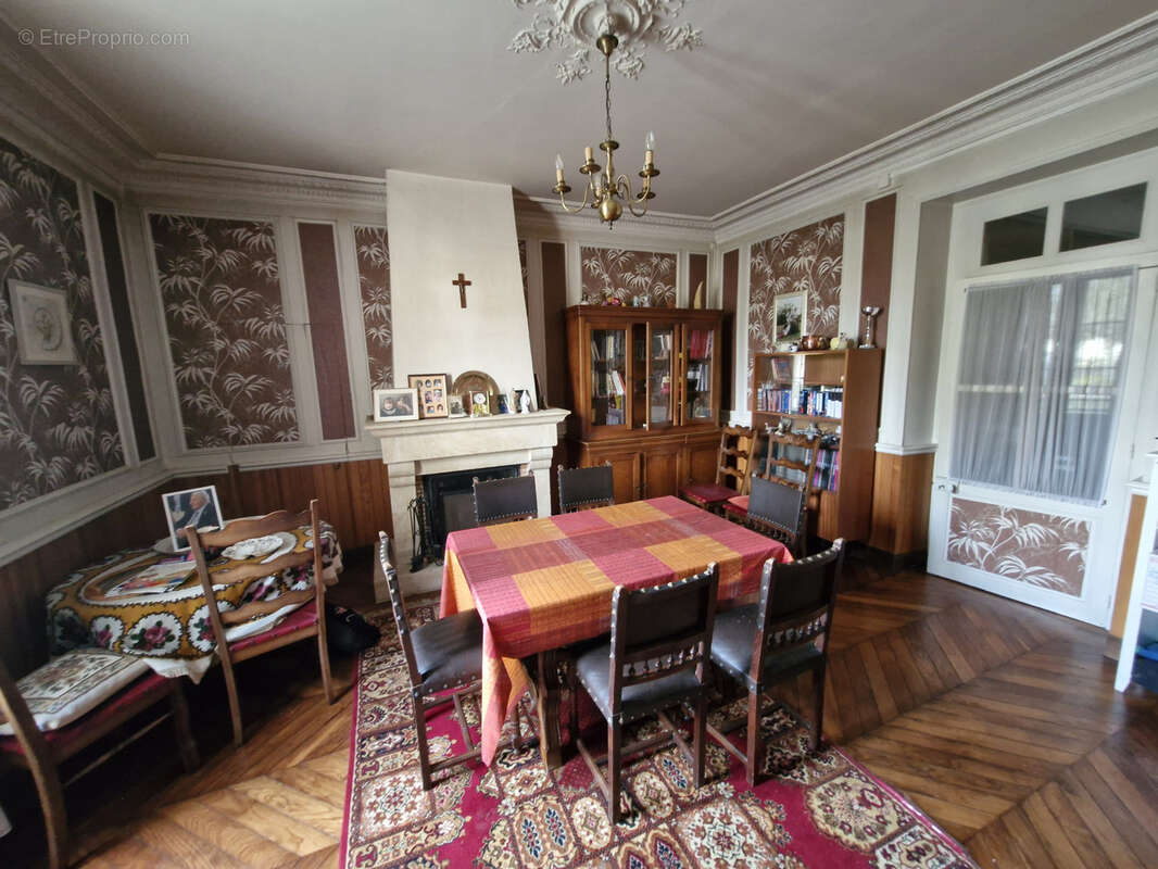 Maison à VOUNEUIL-SUR-VIENNE