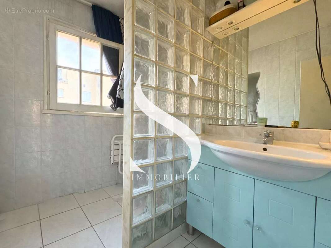 Appartement à VALLAURIS