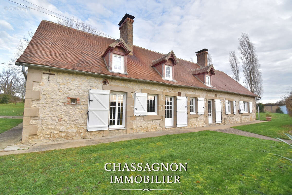 Maison à SAINT-MENOUX