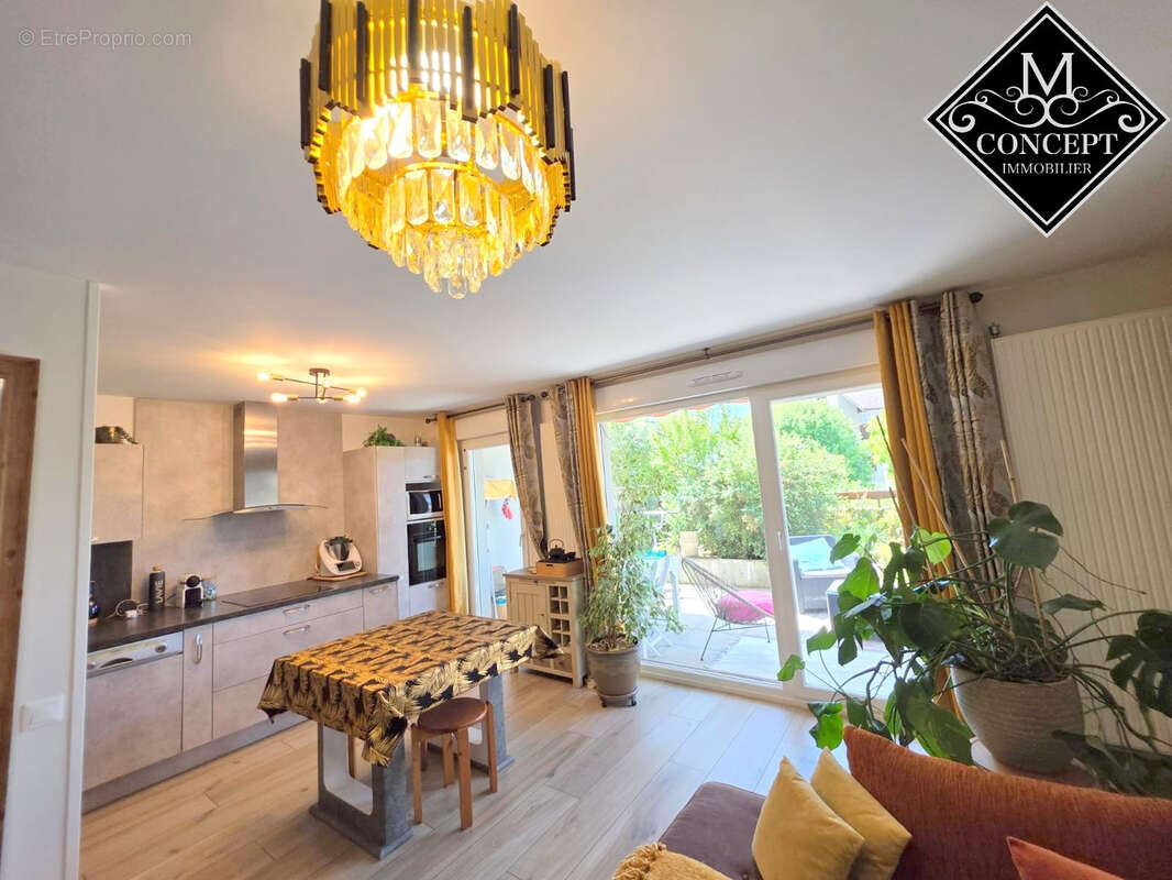 Appartement à POISY