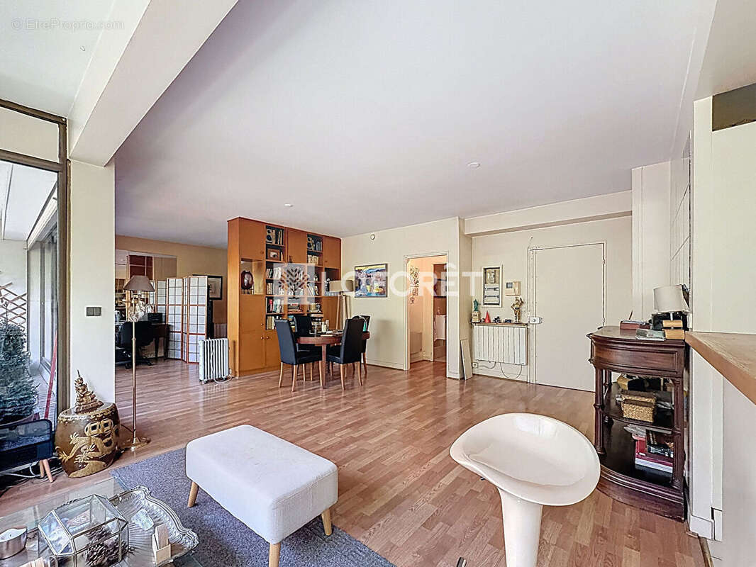 Appartement à NEUILLY-SUR-SEINE
