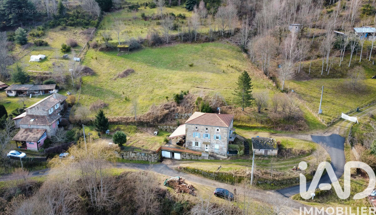 Maison 175 m² à Saint-Julien-Vocance  - photo 3