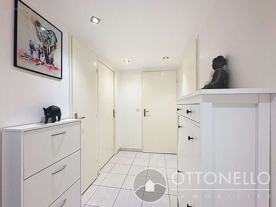 Appartement à ROQUEBRUNE-SUR-ARGENS