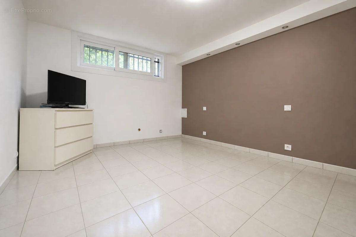 Maison de 5 pièces de 143 m² à Linas - photo 7