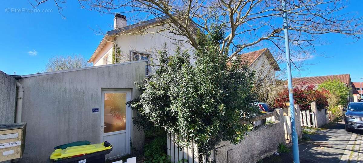 Maison Gorges Centre 8 P . 4 Chs . 174.34 M² . T 575 M² . Garage . Cave . Balcon - photo 15