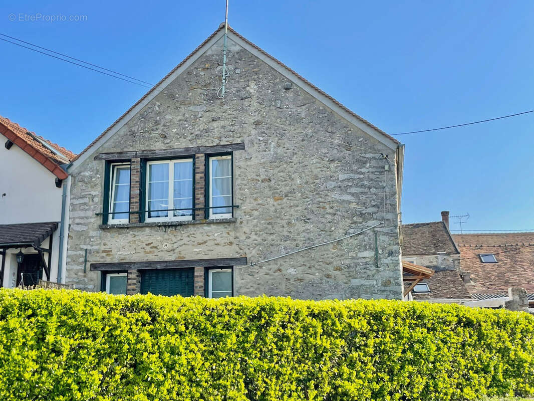 Maison à LE CHATELET-EN-BRIE