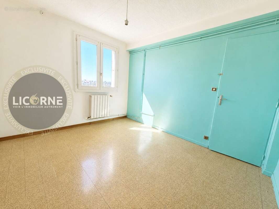 Chambre 2 - Appartement à MARSEILLE-11E