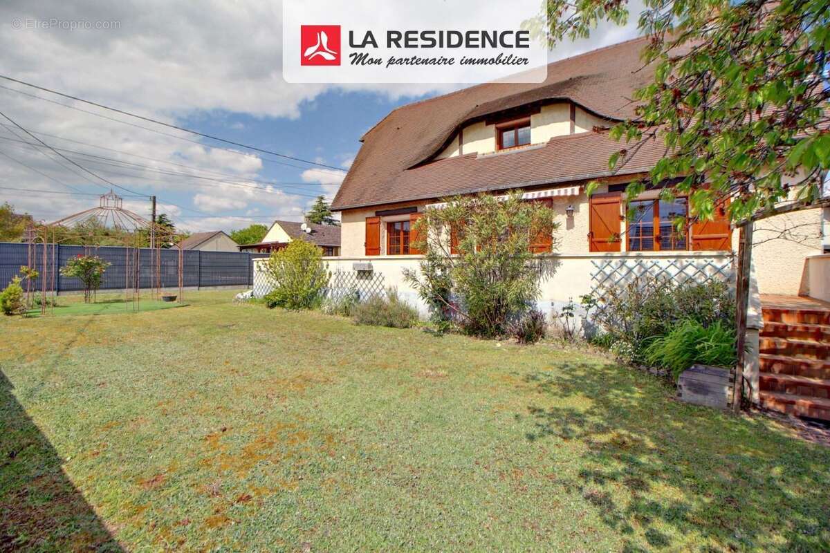 Maison à COURCELLES-SUR-SEINE