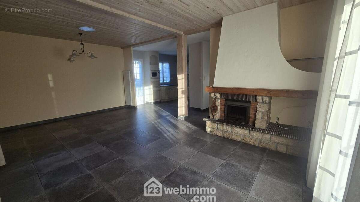 Cheminée à insert - Maison à TALMONT-SAINT-HILAIRE