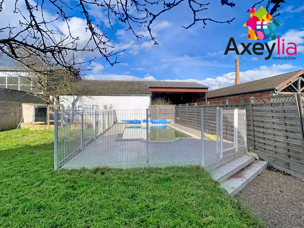 A vendre-melay- maison sur terrain clos avec piscine et hangar. - photo 7