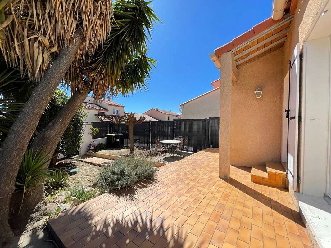 Maison à VILLENEUVE-DE-LA-RAHO