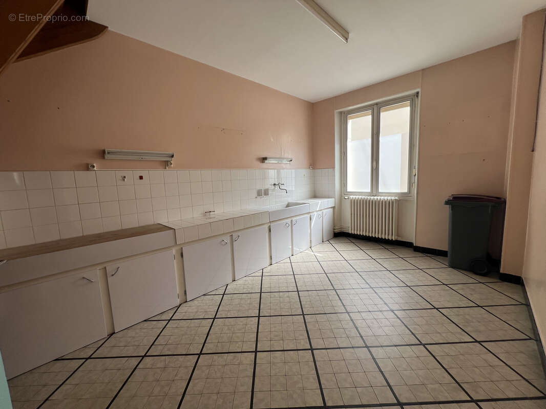Ensemble Immobilier de deux maisons de ville avec commerce ! - photo 5