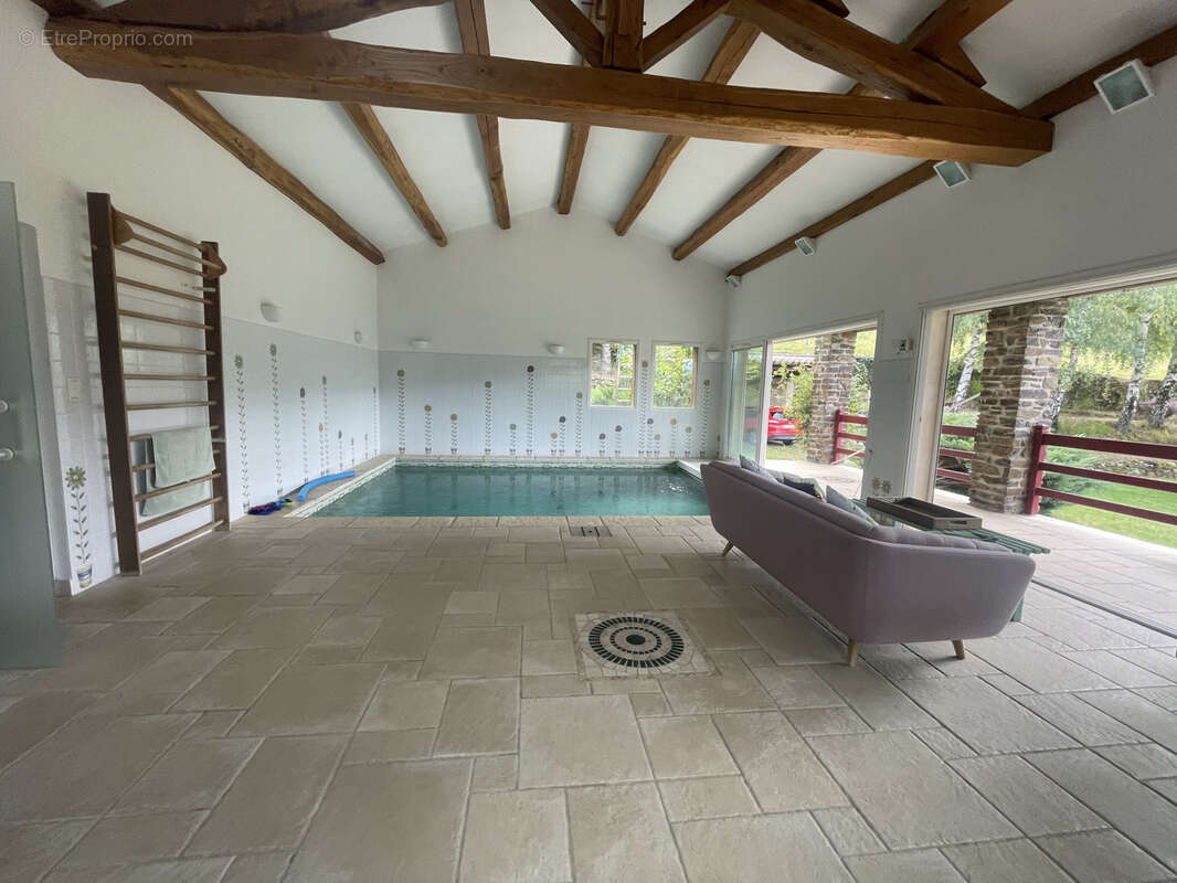 Propriété avec 2 habitations sur 4623 m2 de terrain avec piscine - photo 4