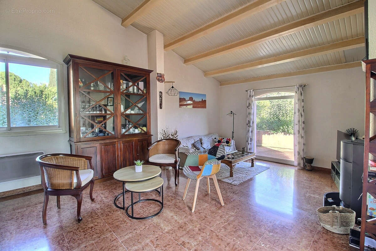 Maison à SAINT-CLEMENT-DE-RIVIERE