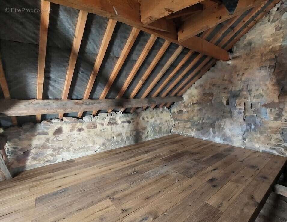 Appartement de caractère à aménager – Dernier étage – Centre-ville Fontainebleau - photo 6