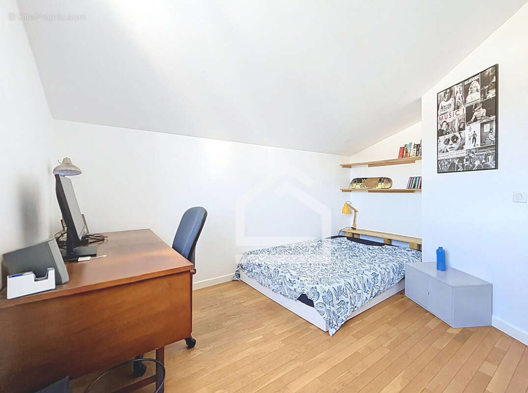 Maison Familiale des années 30 avec un beau jardin et une piscine. - photo 38