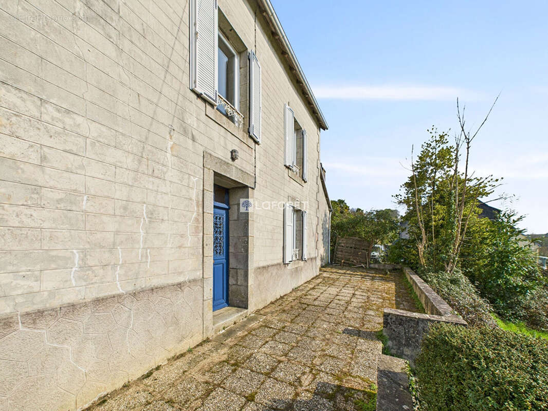 Maison à PONT-DE-BUIS-LES-QUIMERCH