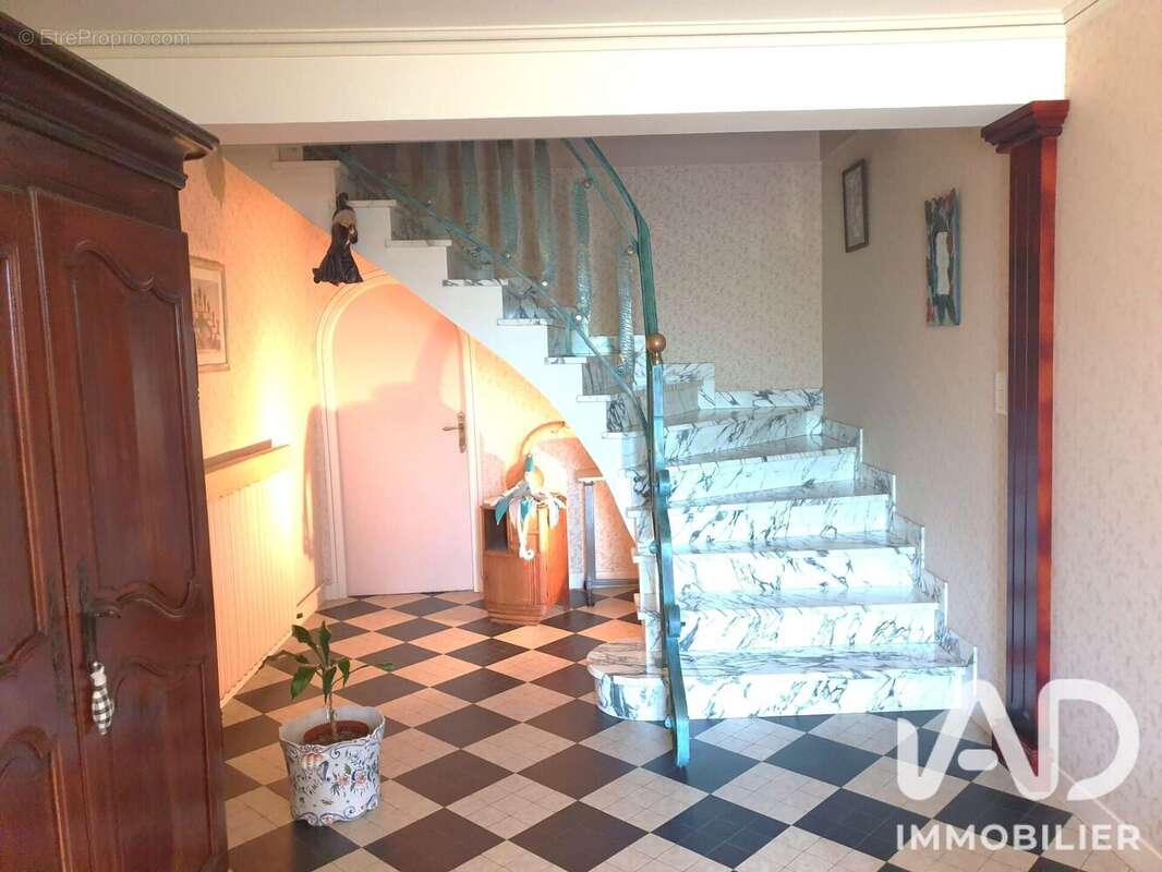 Maison 261 m² à Espartignac  - photo 4