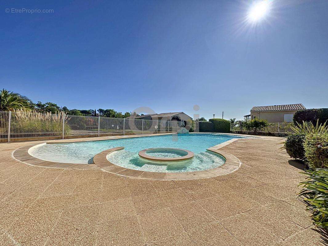 Appartement à ROQUEBRUNE-SUR-ARGENS