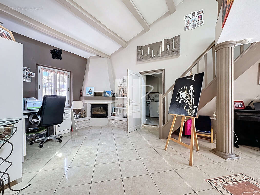Maison à LE MUY