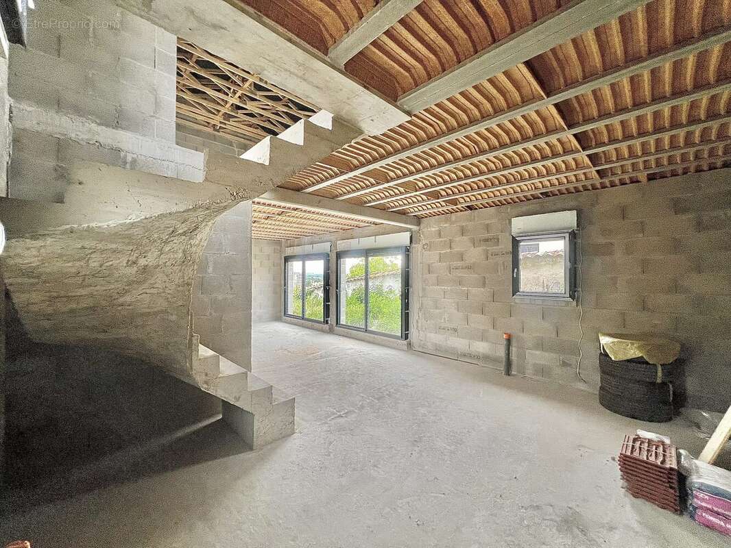 Maison à MONTLUEL