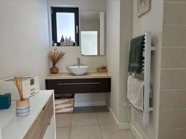 Appartement à LESPINASSE