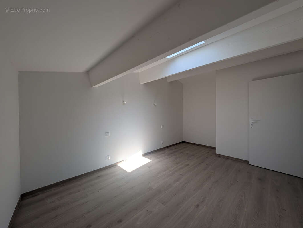 Maison de village entièrement rénovée à ORNAISONS - photo 8