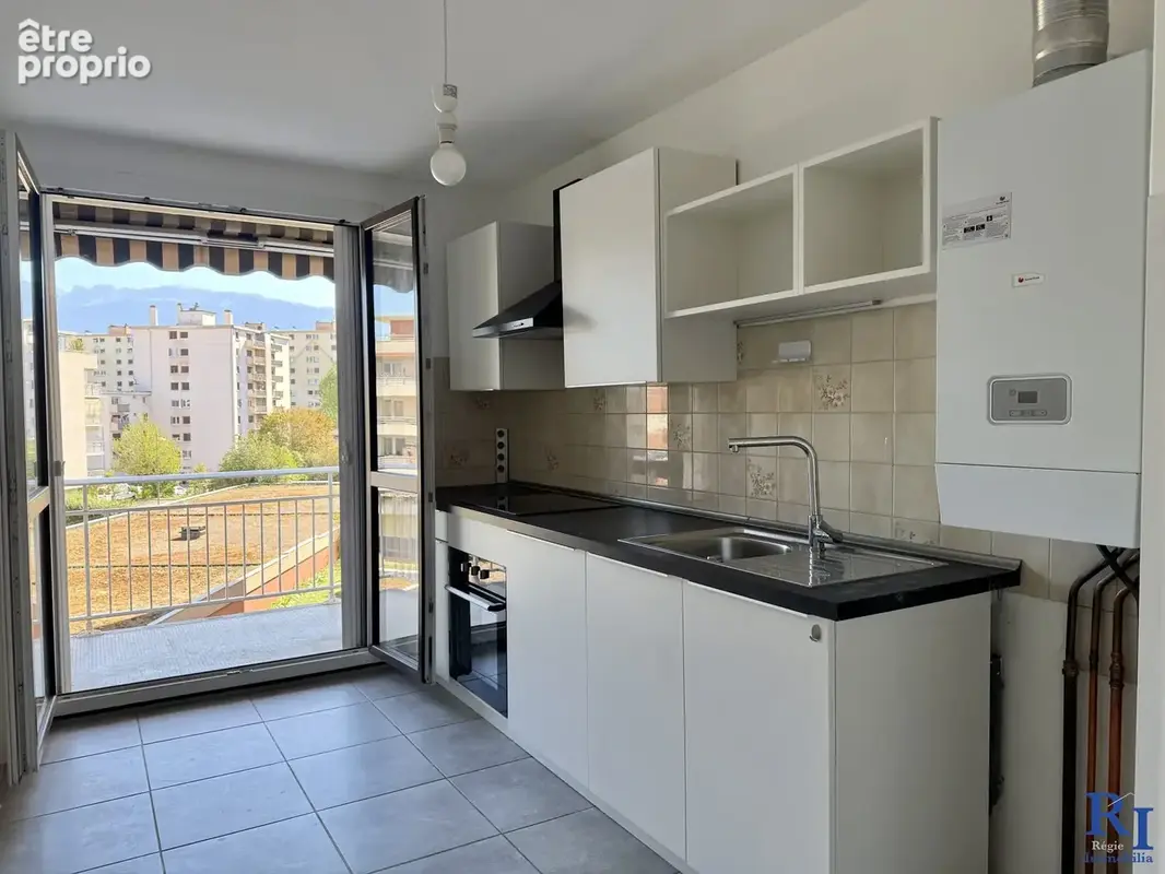 Appartement T3 avec cuisine équipée - Appartement à ECHIROLLES