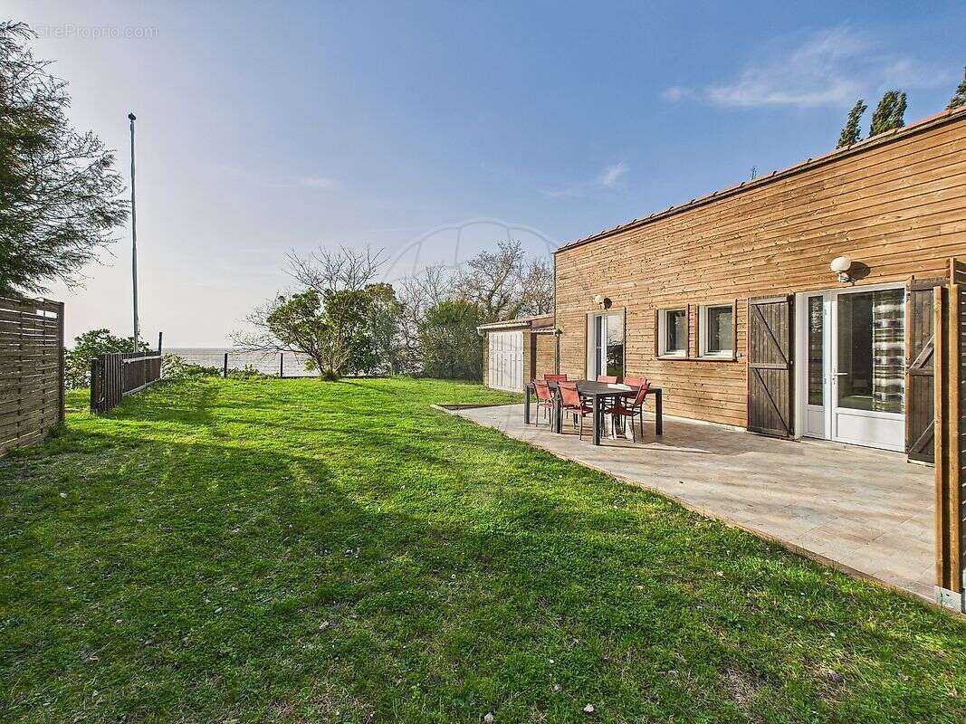 Maison à MESCHERS-SUR-GIRONDE
