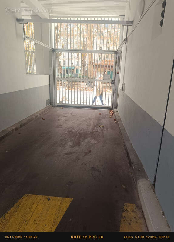 Parking à PARIS-10E