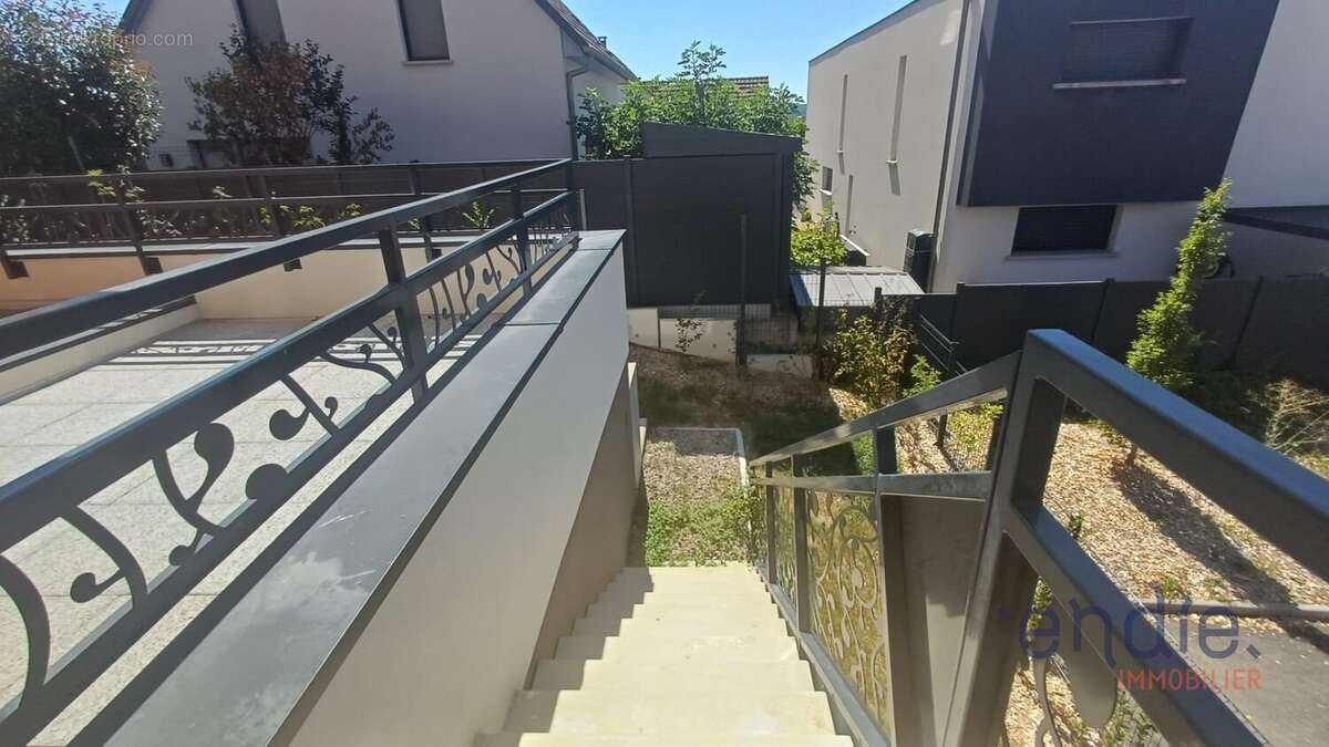 À 8 minutes de Sierentz  Superbe appartement 3 pièces avec terrasse et jardin privatif - photo 13