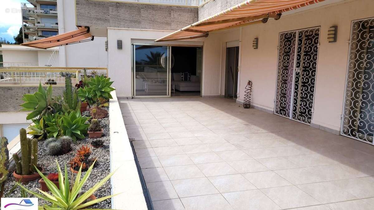 Appartement à MANDELIEU-LA-NAPOULE